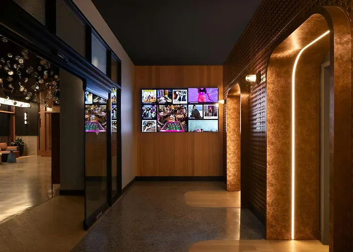 Hotel Moxy Montreal Downtown
